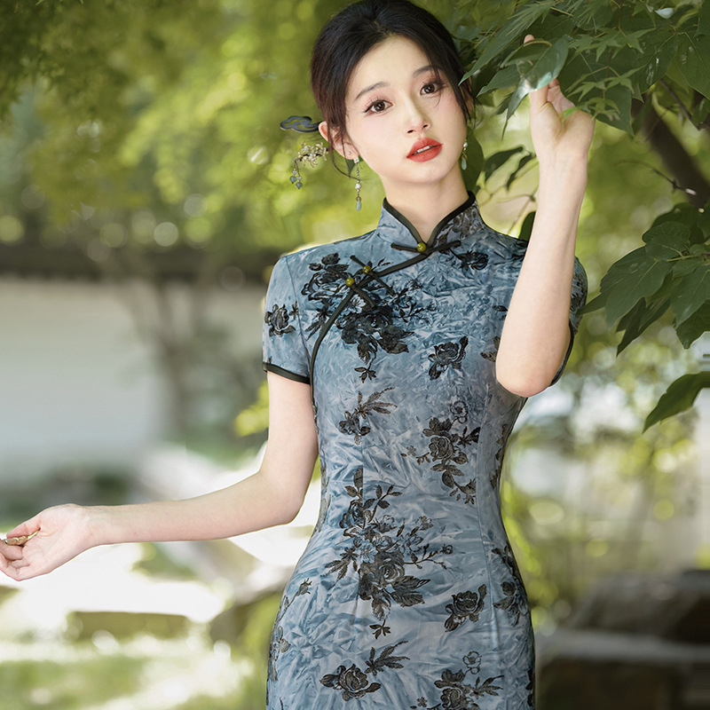 Style chinois 2025 printemps et été nouveau mince rayonne Cheongsam jupe longue tempérament robe rétro avant fendu Qipao robe