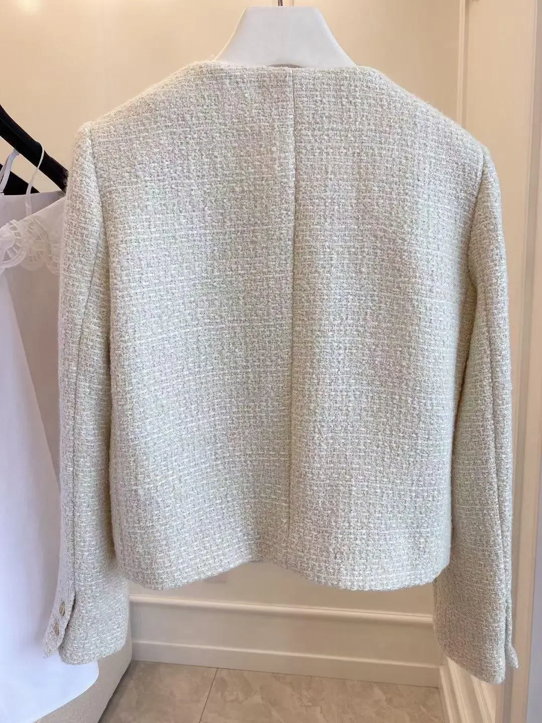 2025 laine Tweed manteau mode haut de gamme bouton doré court mince tempérament printemps et automne coréen manteaux femmes veste