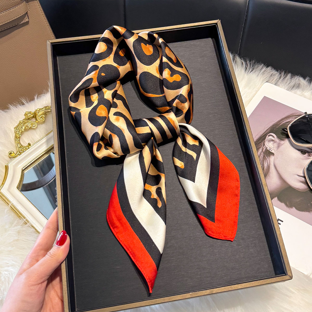 Foulard carré de luxe imprimé léopard 70x70cm pour femmes, bandeau en Satin doux, cravate, bandeau féminin, cadeau de fête des mères