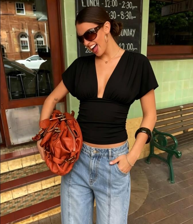 T-shirts d'été pour femmes, col en V profond, manches courtes, couleur unie, coupe ajustée, froncé, décontracté, streetwear