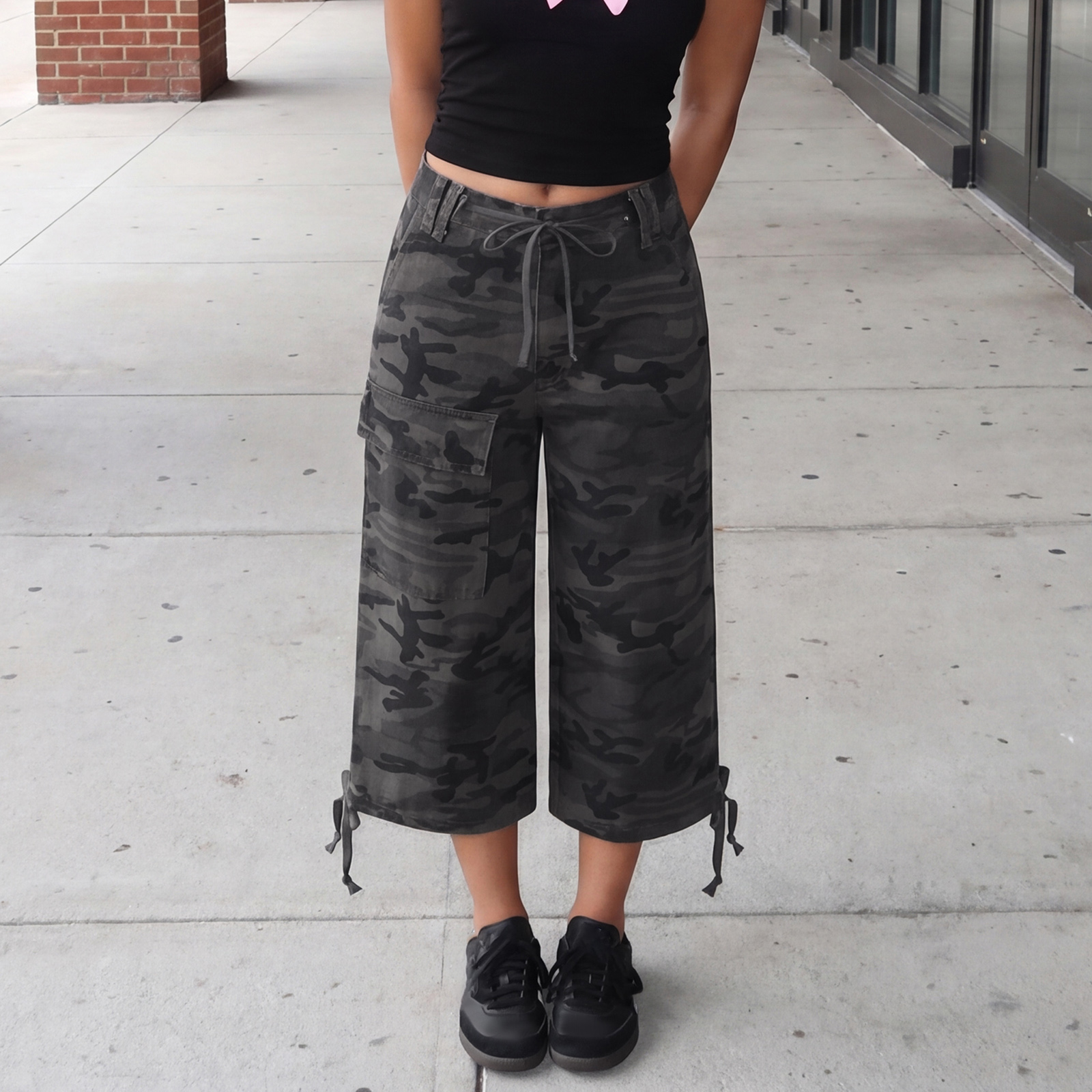 Shorts de travail décontractés camouflage pour femme, coupe ample, en jean denim sept-quarts avec poches, style urbain, été 2025