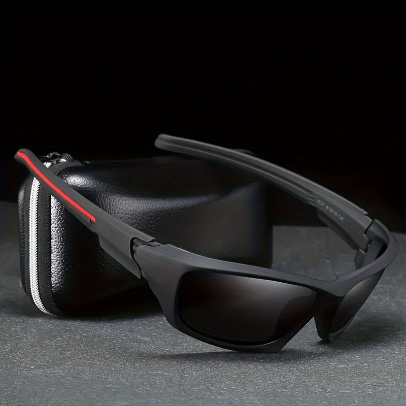 Une paire de lunettes de sport d'extérieur, idéales pour la randonnée et le surf, parfaites pour décorer les lunettes des hommes et des femmes pour les anniversaires