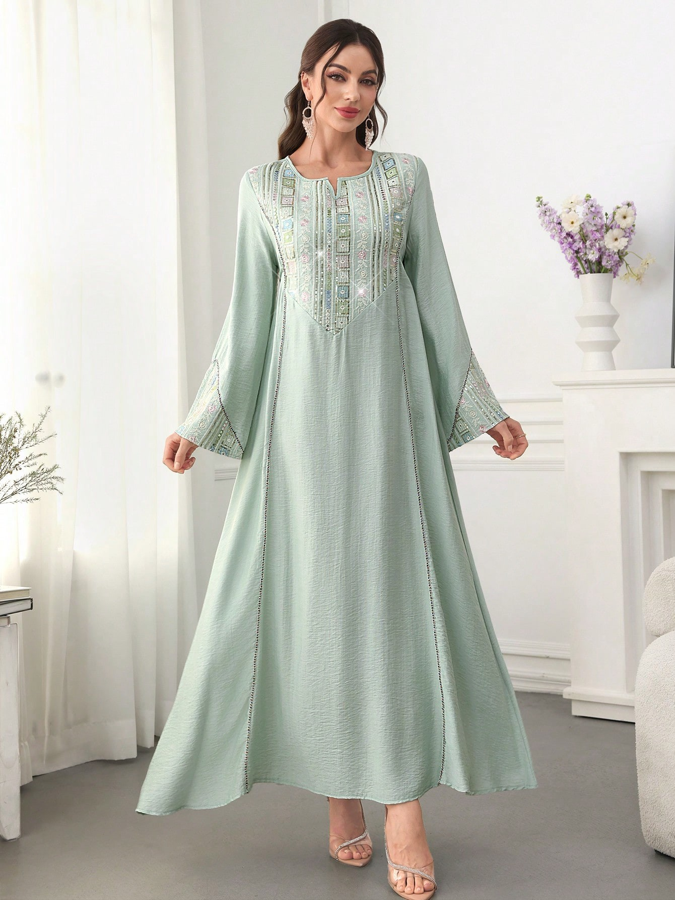 Abaya musulman vert clair, décolleté et poignets brodés à paillettes exquises, parfaits pour les événements semi-formels du moyen-orient, nouvelle collection 2025