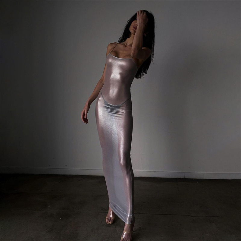 Robe moulante sexy à bretelles argentées pour soirée club, perspective féminine