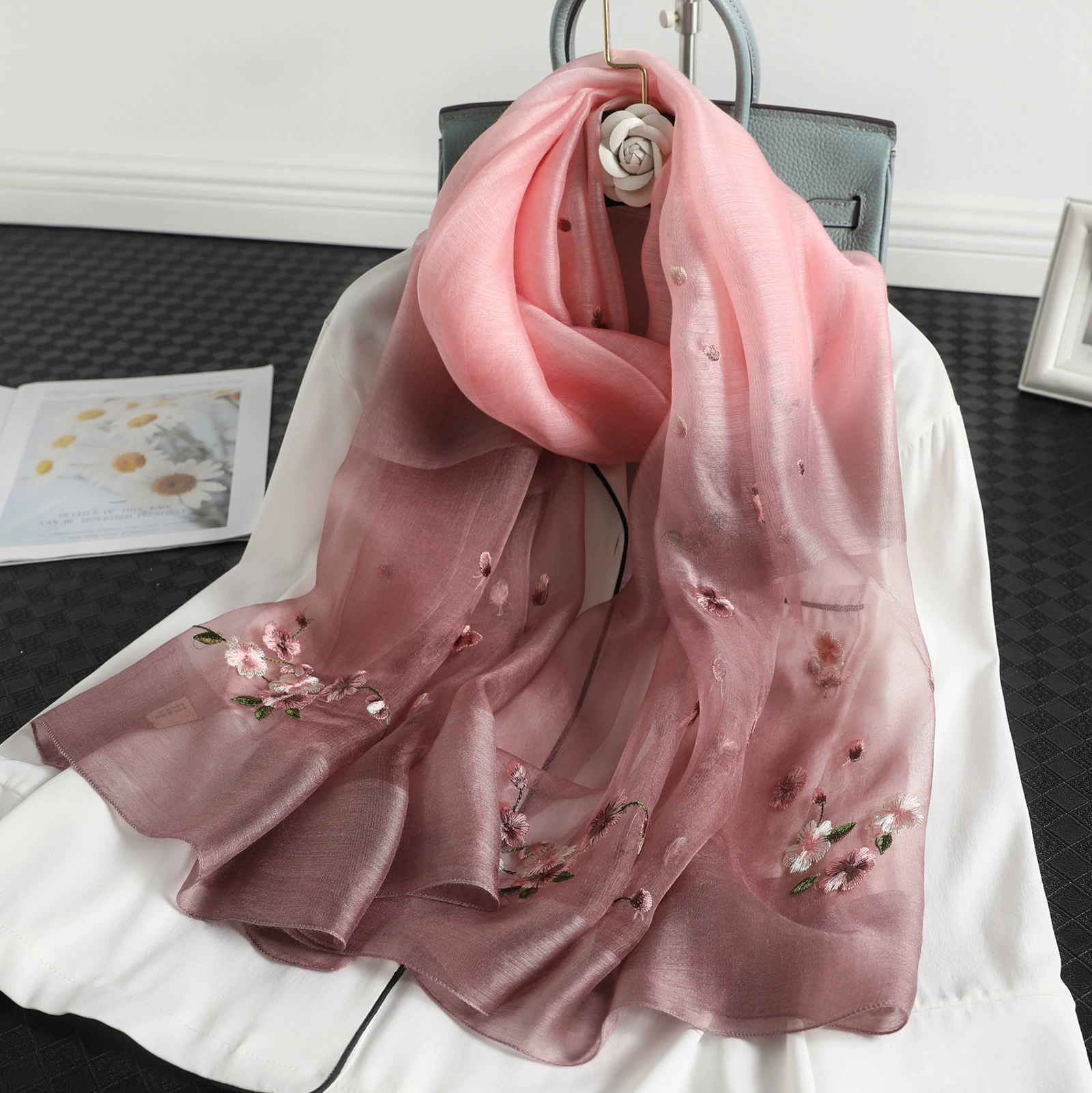 Écharpe brodée à la main en soie, châle décoratif élégant et polyvalent, nouvelle collection automne/hiver, vente en gros