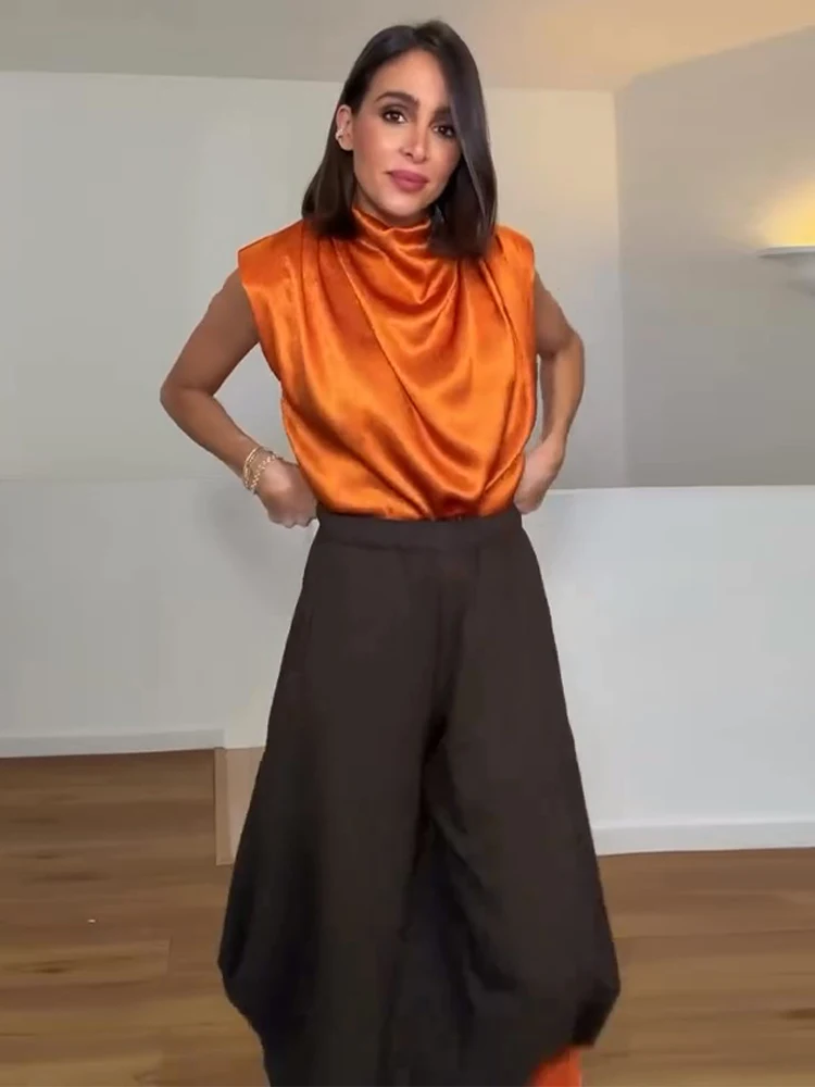 Haut court plissé en satin pour femme, nouvelle collection Printemps-Été 2026, sans manches, avec nœud à nouer à la taille, coupe ajustée, élégant, vêtement féminin.