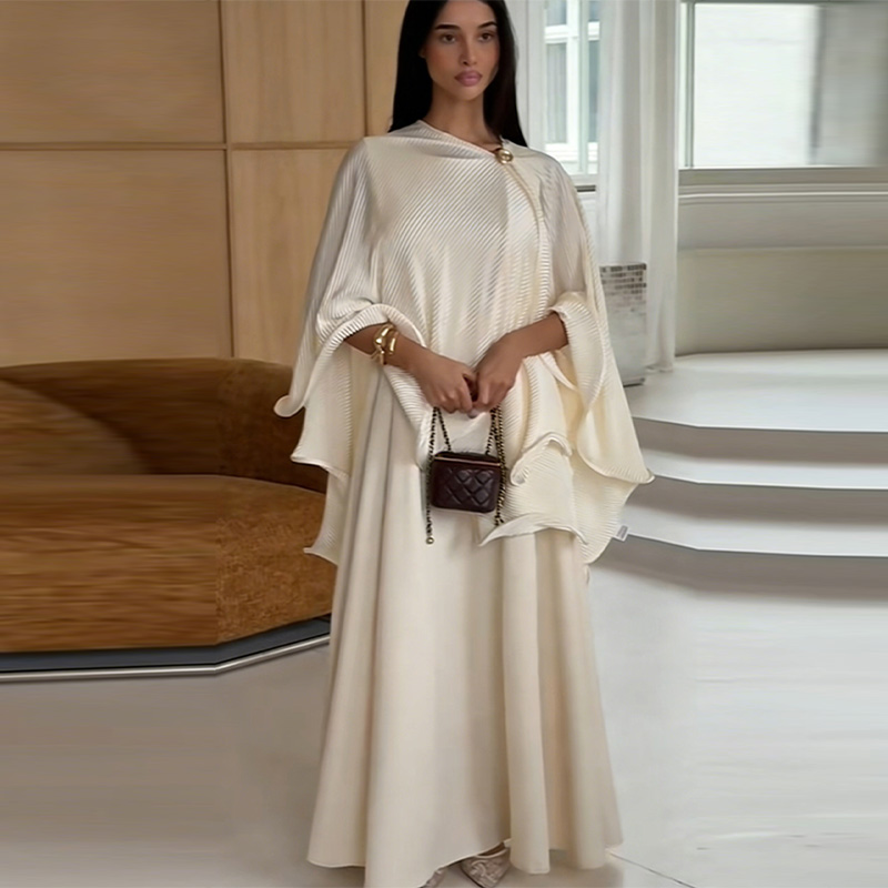 Ensemble Abaya élégant et luxueux blanc crème avec cape ample, haut et jupe longue pour femme musulmane, tenue formelle modeste pour l'Aïd, soirée, fête ou rendez-vous