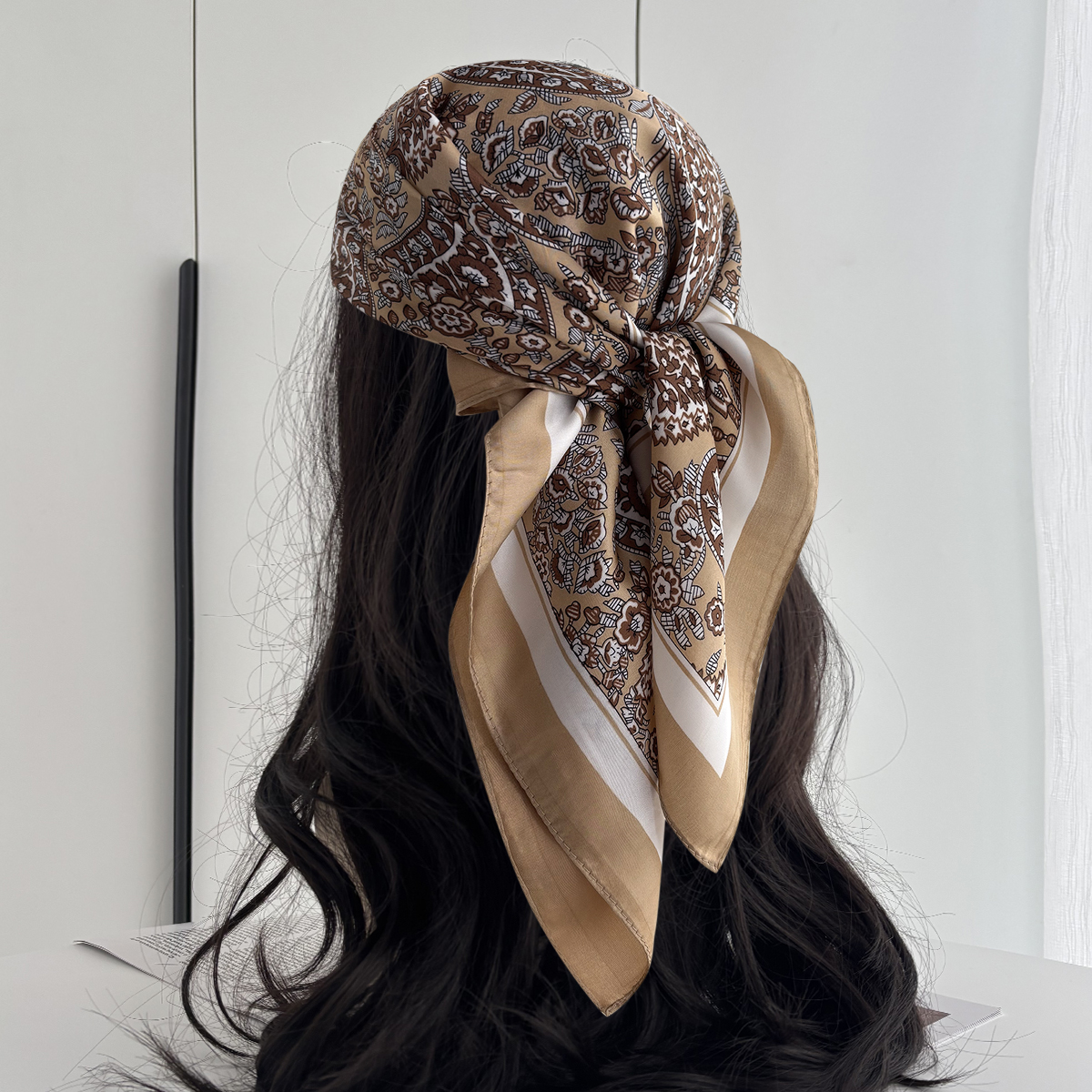 1 pièces 27,5 pouces foulard en satin soie comme écharpe de cheveux tache Bandana enveloppe de cheveux foulard pour les femmes (marron)