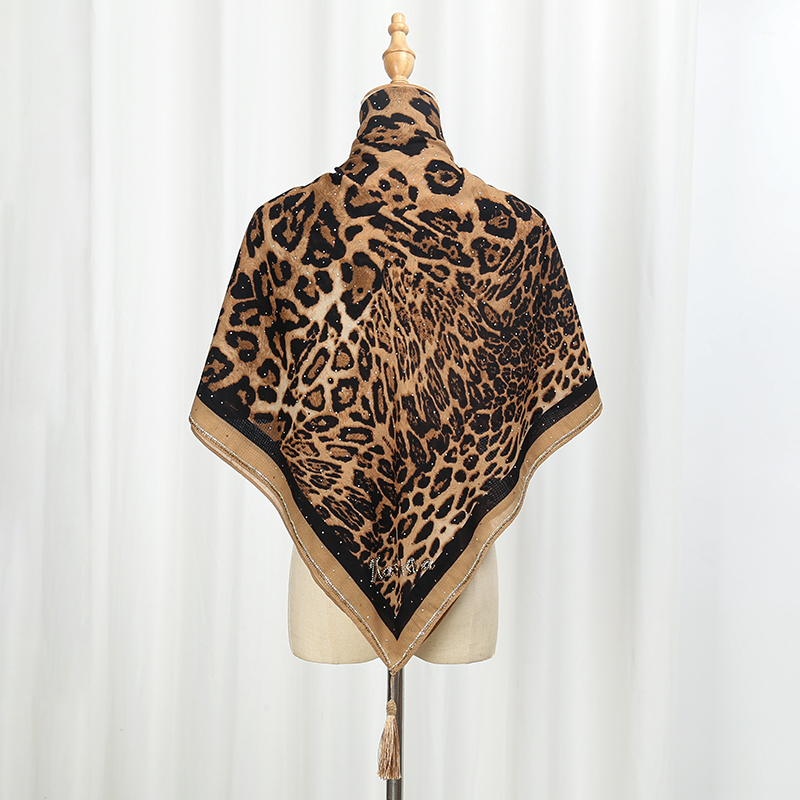 Écharpe carrée à imprimé léopard avec biscuits pour femme, châles en satin avec glands, hijabs pour femme musulmane, écharpe pour cheveux, turban islamique, 100x100cm