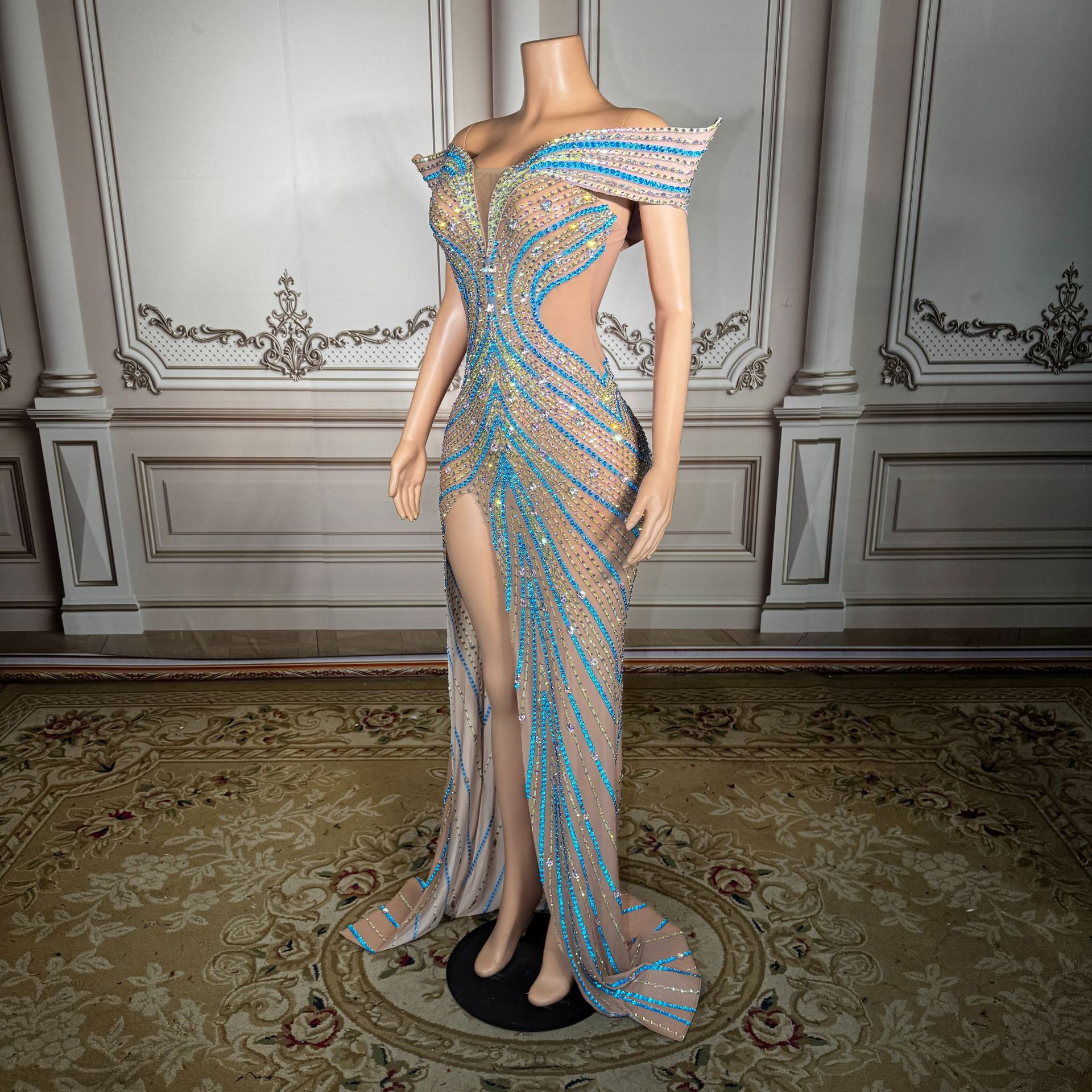 Robe de soirée asymétrique de luxe, coupe trapèze, avec fente, style long ajusté, idéale pour les mariages et les réceptions.