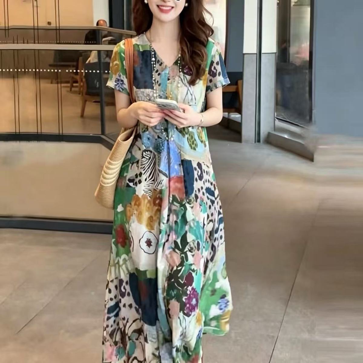 Robe longue à imprimé floral pour femmes, style bohème, décontractée, col en V, coupe ample, ligne A, maxi robe avec détails drapés