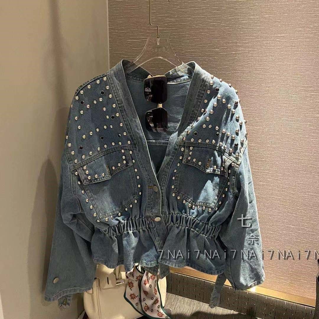 Veste en jean pour femme, design inspiré, nouvelle collection Printemps Automne 2026, richement ornée de strass et de perles cloutées, coupe amincissante, à manches longues