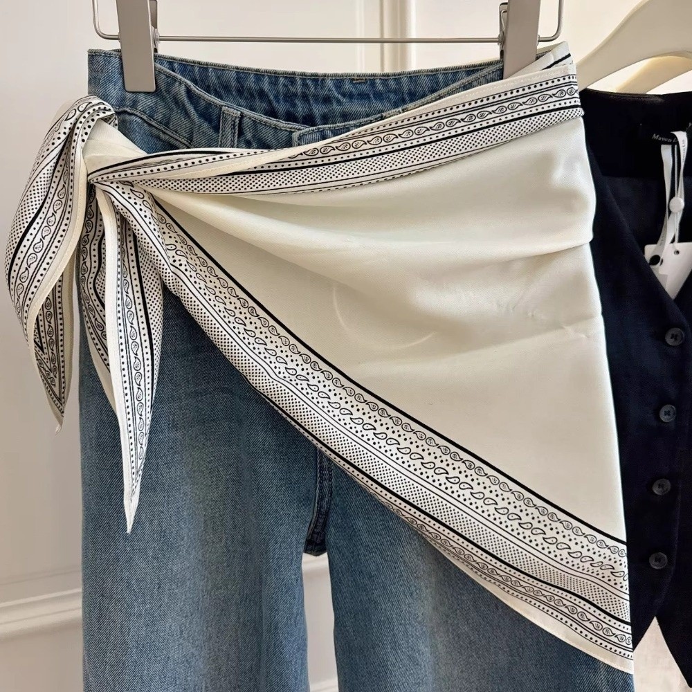 Élégant foulard triangulaire floral multifonctionnel en satin de soie pour femme, à porter comme cravate ou ceinture, idéal pour l'été