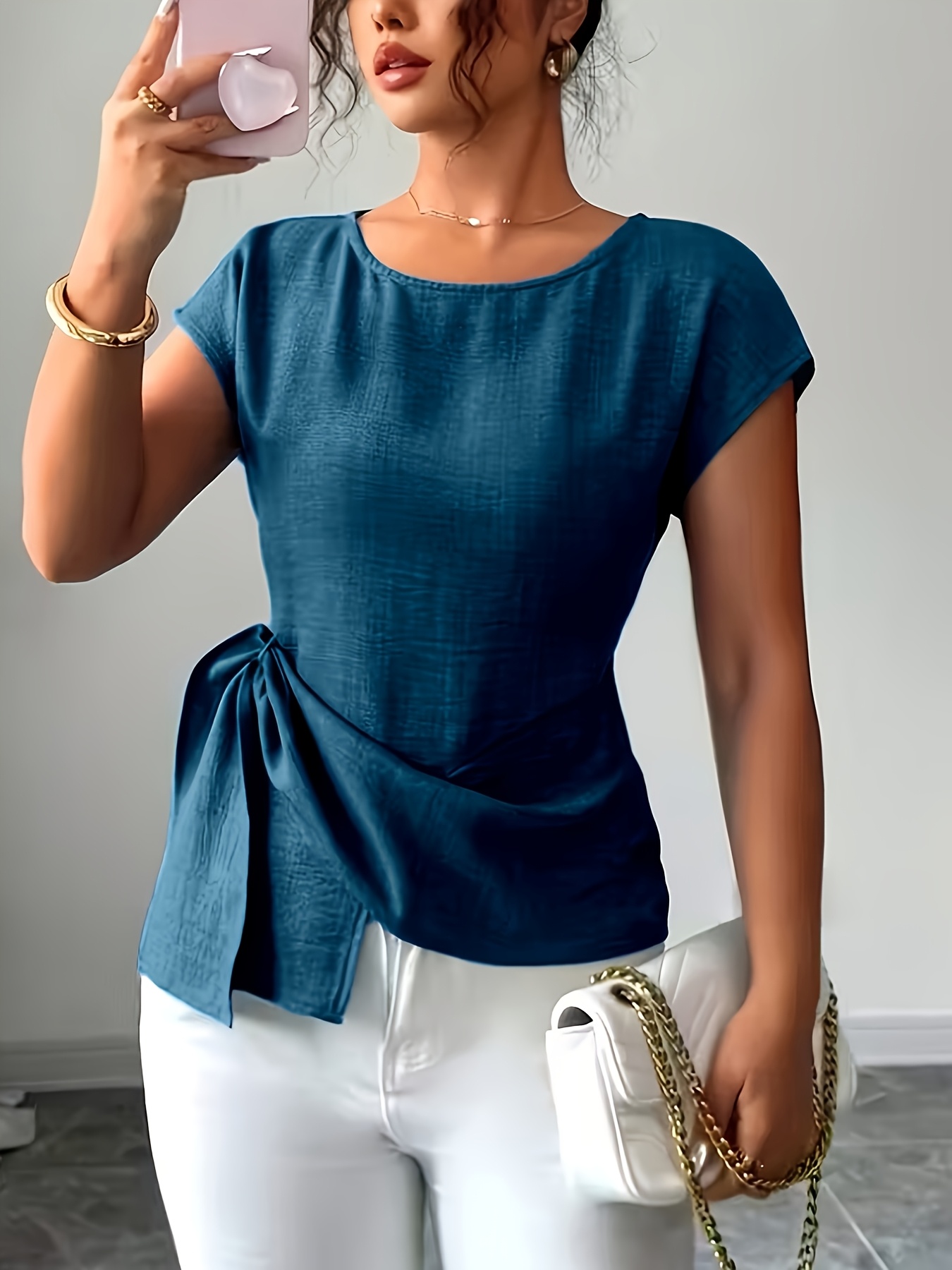 Haut à manches courtes bleu marine pour femme avec ourlet asymétrique et fermeture éclair au dos, chemise décontractée et élégante pour le quotidien et les vacances