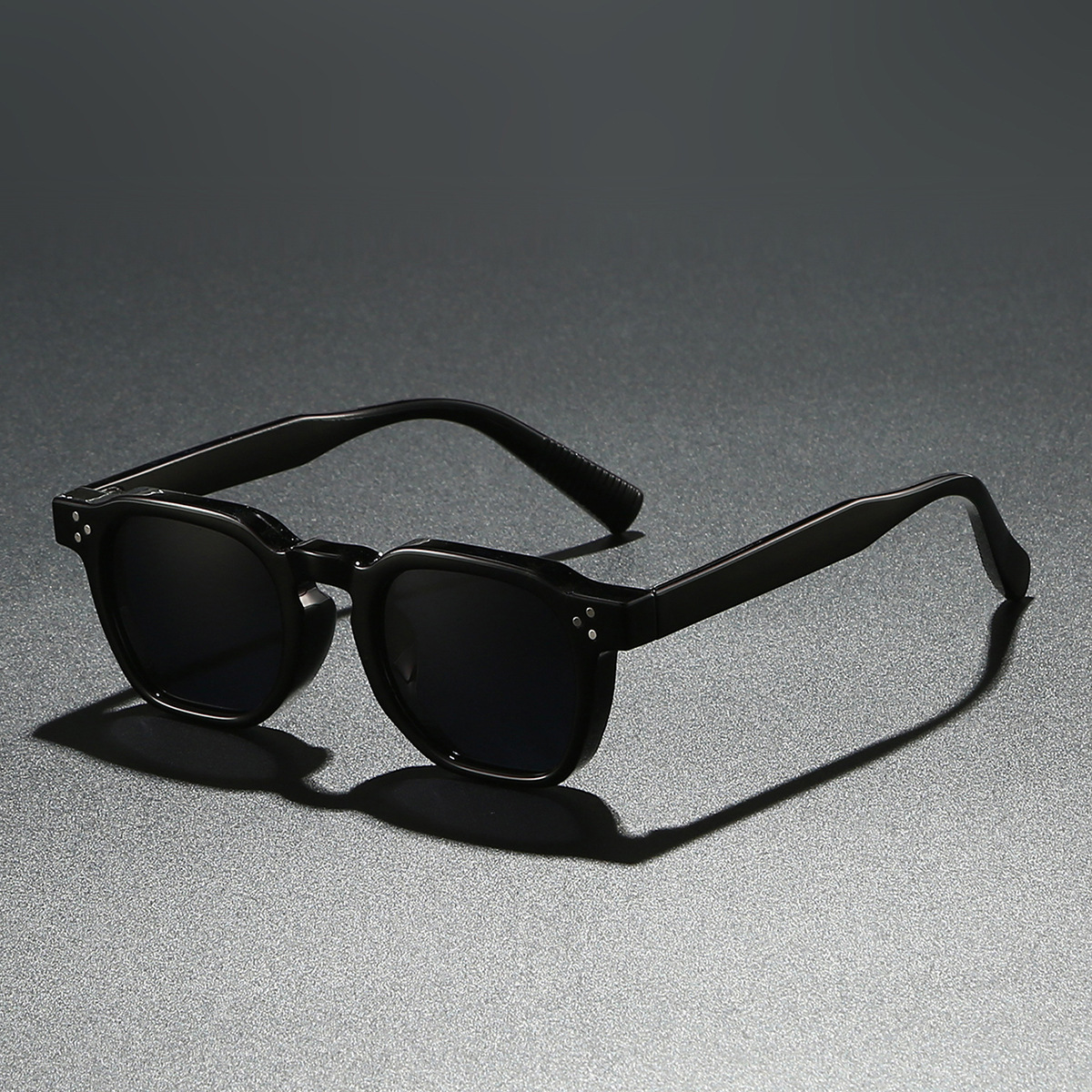 Lunettes de soleil carrées populaires femmes hommes unisexe Rivets lunettes de soleil polarisées pour la conduite pêche voyage lunettes décontractées