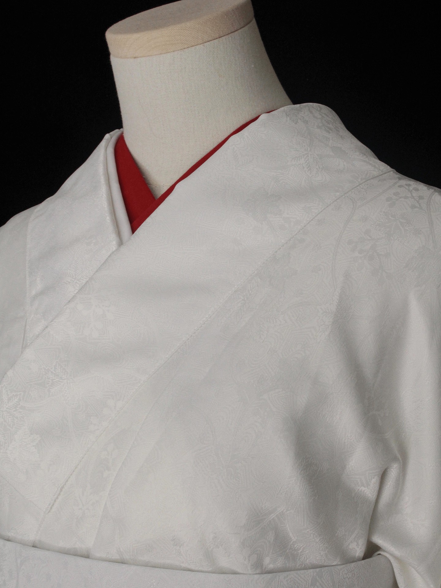 Kimono traditionnel japonais de couleur blanche pour femmes, imprimé foncé, Costume de Cosplay Yukata, robe de photographie