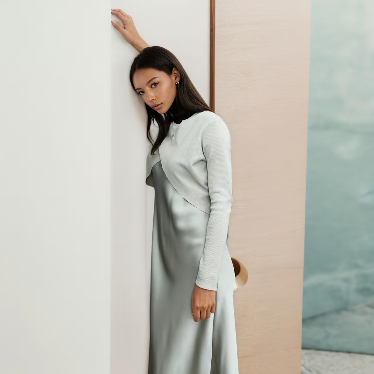 Ensemble chic pour femme : Robe longue d'été élégante en satin de soie doux et haut tricoté assorti, longueur maxi