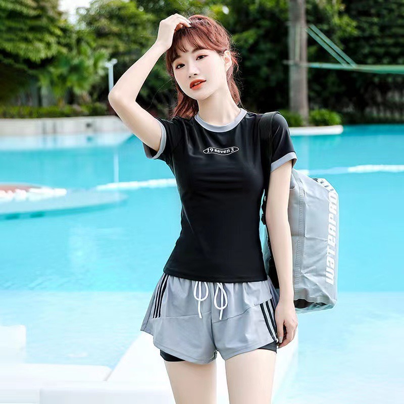 Ensemble de maillot de bain deux pièces pour femmes, avec manches courtes et short à cordon de serrage, adapté à la plage, à la piscine et à l'entraînement