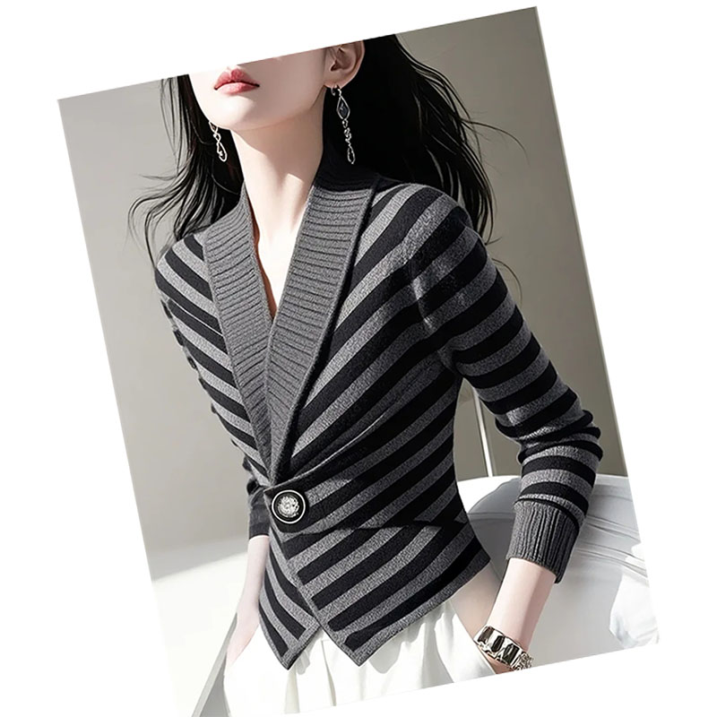 Beau pull populaire de cette année pour femmes, nouveau tempérament d'hiver, rayures paresseuses à haut sens, avec pulls à la mode, 2025