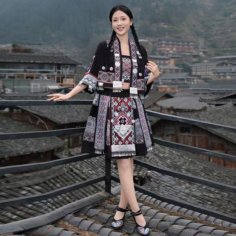 Nouveauté : Costume traditionnel chinois Hmong pour femmes, Hanfu, tenues de spectacle de danse nationale Miao, costumes de scène pour Halloween