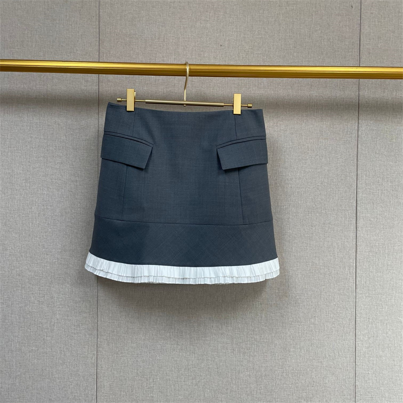 Robe Courte Sans Manches Cintrée Grise Contrastante pour Femme ou Gilet Simple Boutonnage Col V ou Jupe Évasée Nouvelle Collection Printemps 2026