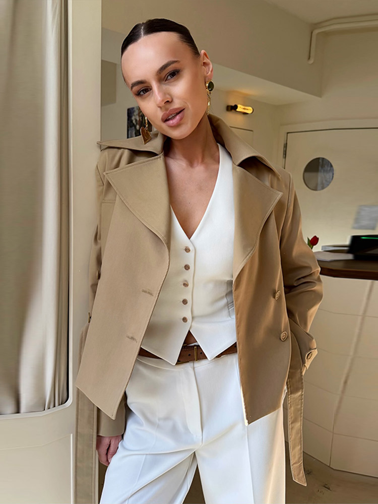 Ensemble élégant pour femme : Manteau uni, jupe longue, haut à manches longues avec revers et laçage, collection automne 2026, tenue féminine tendance