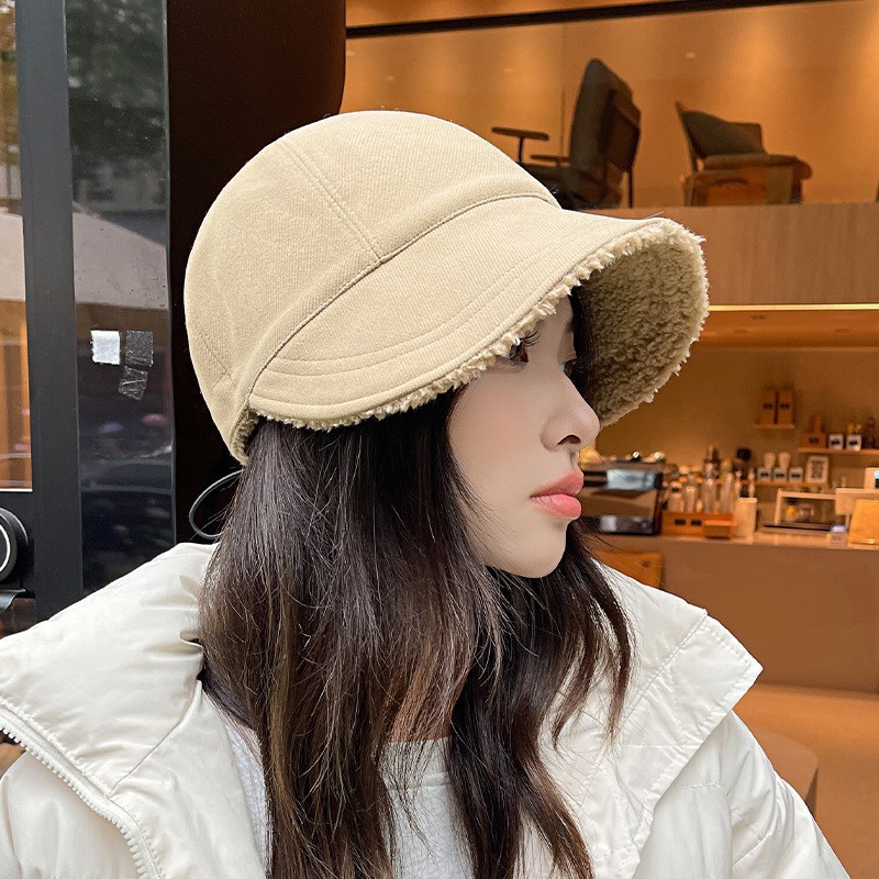 Casquette d'hiver pour femmes, chaude, coupe-vent, doublée de sherpa, pour usage quotidien, à bord souple, réglable, avec cordon de serrage, idéale pour les voyages et les activités de plein air.