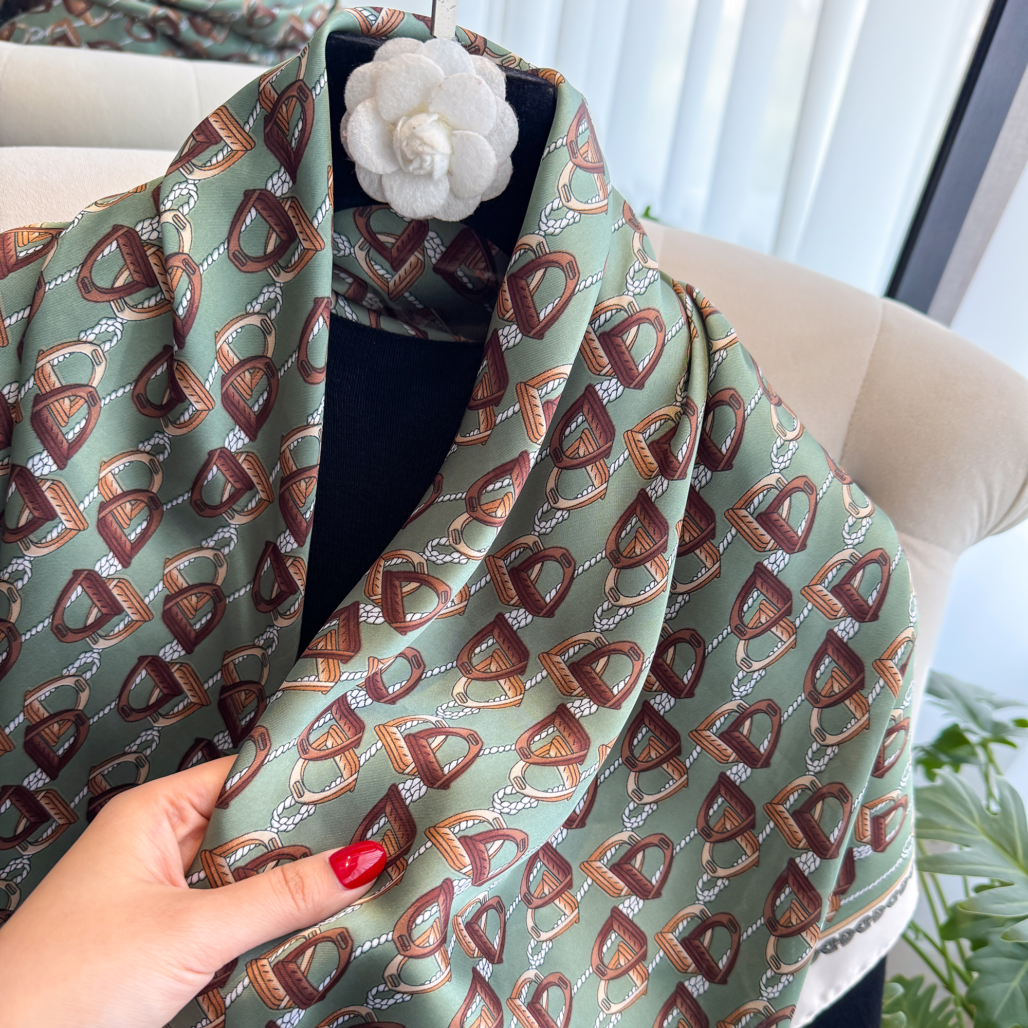 Dernière conception de luxe 90 cm soie femmes écharpe crème solaire Foulard châle Hijab femme cheveux Hijab enveloppes Foulard Bandanda Echarpe