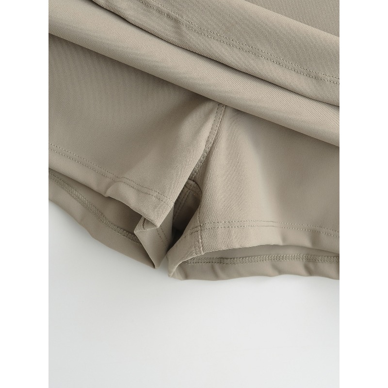 Mini-jupe taille basse pour femme avec détail coupe courte, coupe ajustée, mini-jupe-short