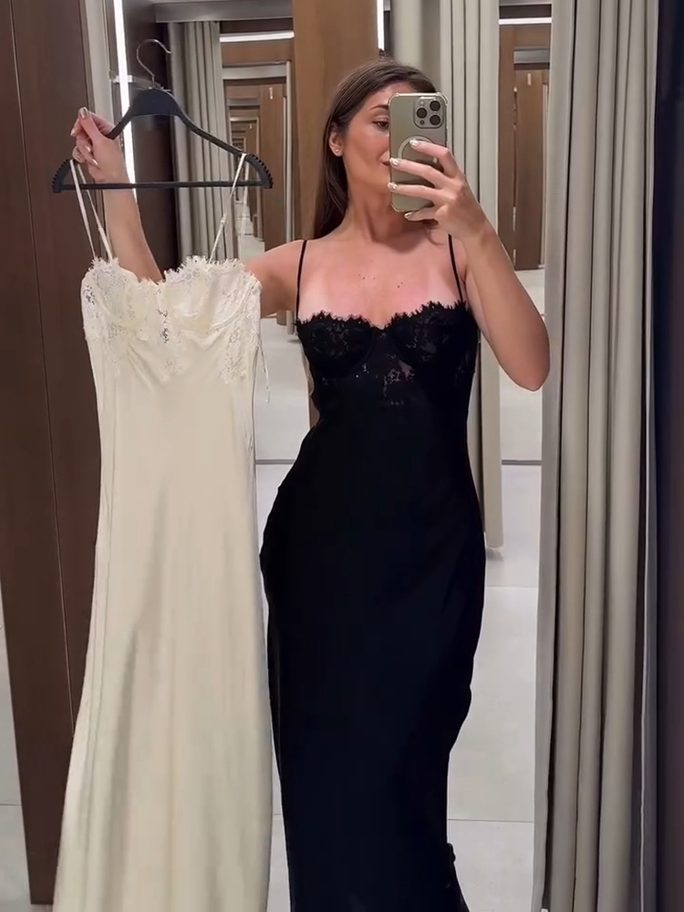 Robe mini moulante unie à manches évasées et dos nu, avec ceinture à sequins, blanche scintillante, style portefeuille, pour soirée chic été 2026
