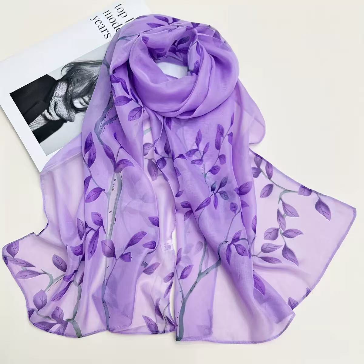 Écharpe-châle en mousseline de soie imprimée feuilles, légère et transparente, polyvalente pour nappe, rideau, voyage, ou couverture de plage