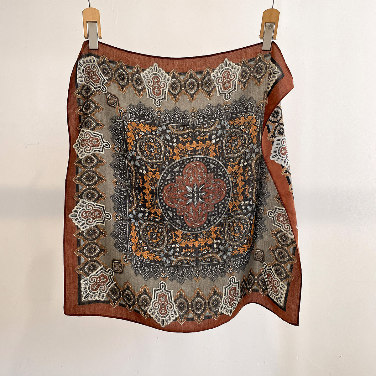 Écharpe carrée tendance pour femme, foulards en satin doux, bandanas, châle de plage, hijab, cache-cou, écharpes élégantes, accessoires de voyage