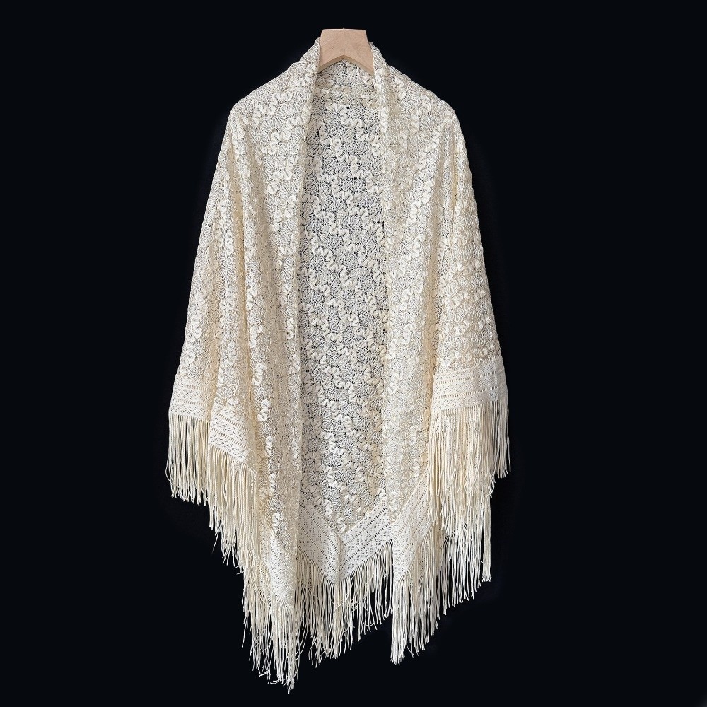 Châle en dentelle polyvalent 140×140 cm, élégant, respirant, tricoté, avec design ajouré et pompons, pour femme