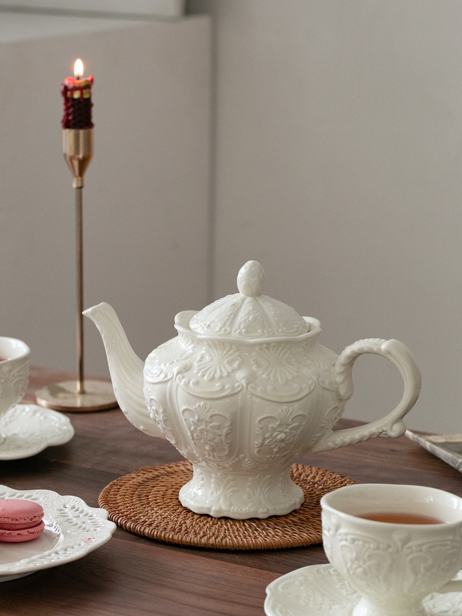 Service à thé en céramique de Style européen, Pot de palais de fleur de papillon en Relief français, tasse à thé noire, tasse et assiette de thé de l'après-midi