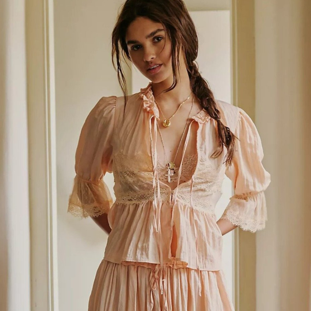 Chemisiers en dentelle pour femmes, hauts d'été Vintage, col en v, manches bouffantes, coupe ample avec boutons, chemisier décontracté, veste de lit en coton