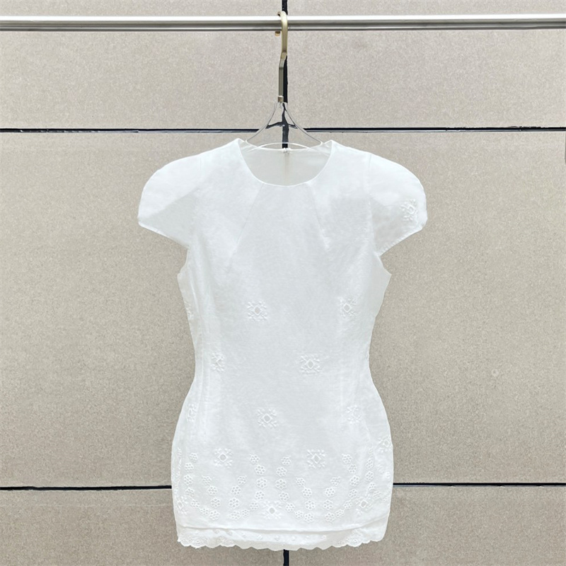 Robes décontractées pour femmes Nouvelle robe mini brodée de fleurs pour l'été 2026 Robe courte en mélange de ramie à col rond style Y2K pour les vacances