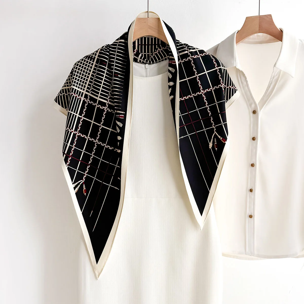 Écharpe carrée imprimée tendance pour femme, en satin doux imitation soie, foulard de luxe, hijab, châle élégant