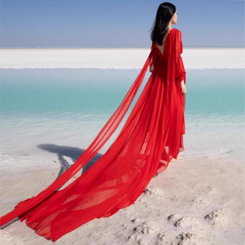 Robe en soie printemps/été 2026 avec charme, robe de plage pour vacances en bord de mer, robe longue rouge à traîne extra longue, robe blanche élégante et gracieuse