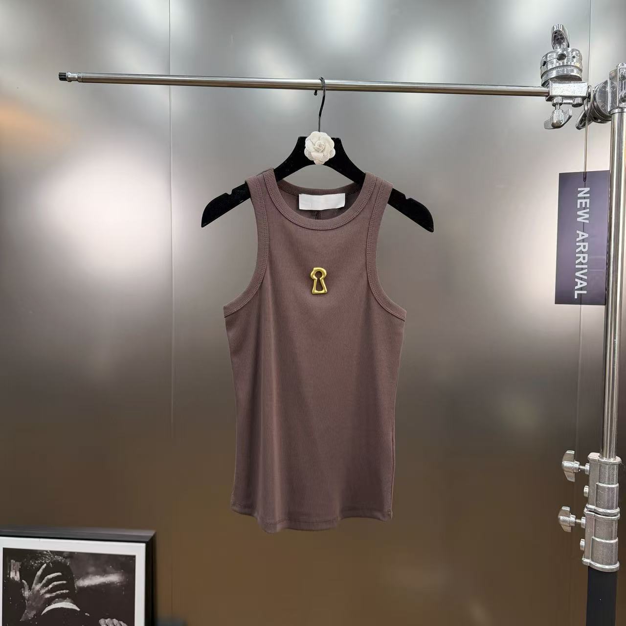 Débardeur polyvalent en coton pour femmes, haut moulant, col rond, sans manches, fil décoratif en métal, début du printemps et de l'été