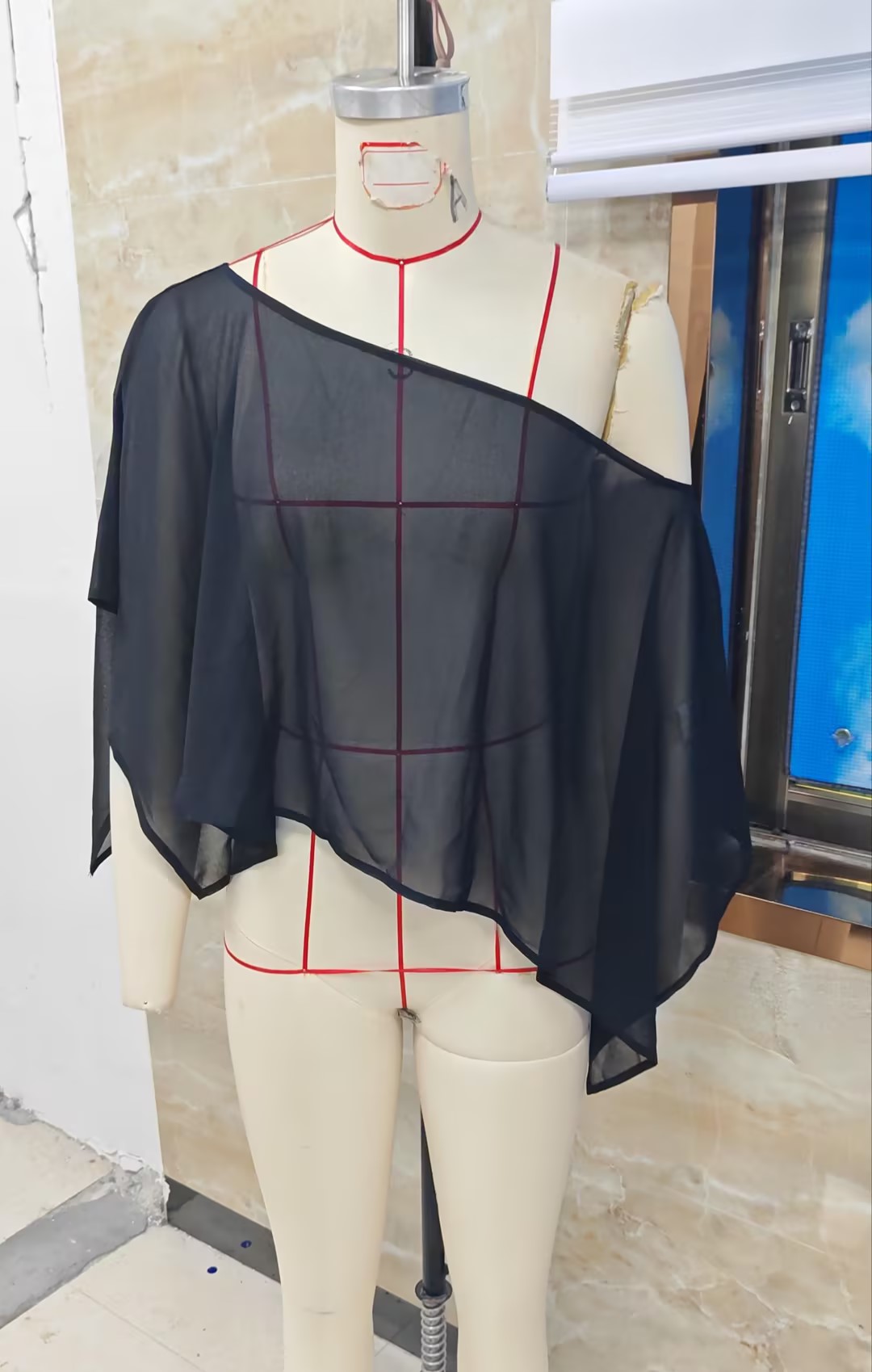 Hauts cape transparents d'été pour femmes, à manches bouffantes, asymétriques à une épaule, col bateau, poncho châle tendance, style streetwear