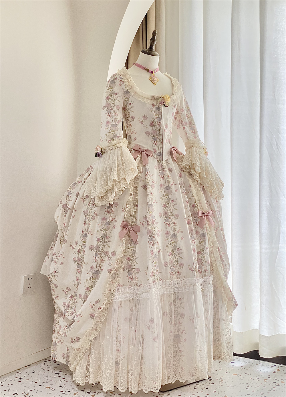 Robe A La Francaise Robe Rococo 18ème siècle victorien dame cour royale reine Marie Antoinette Costume duchesse Robe Robe de bal