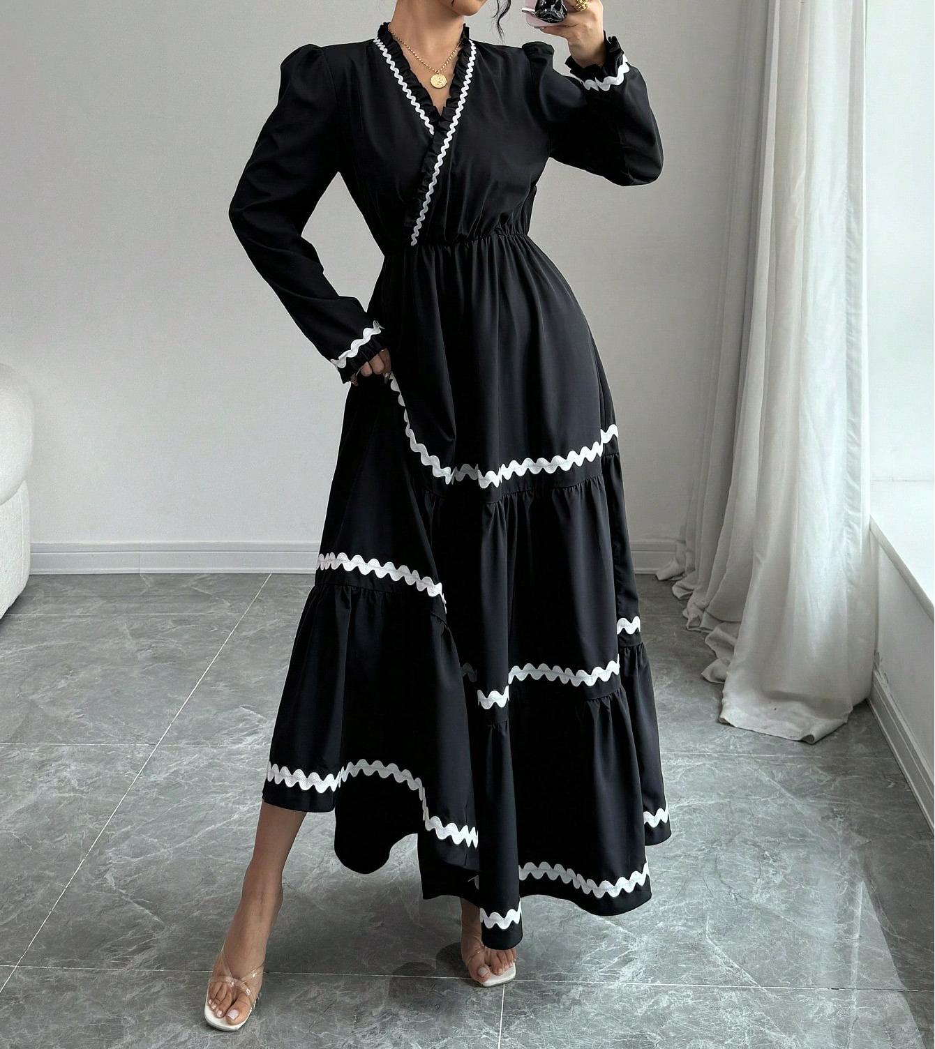 Robe longue romantique pour femme, col en V, manches bouffantes superposées, ourlet color block, tenue décontractée et tendance pour les rendez-vous et les trajets quotidiens.