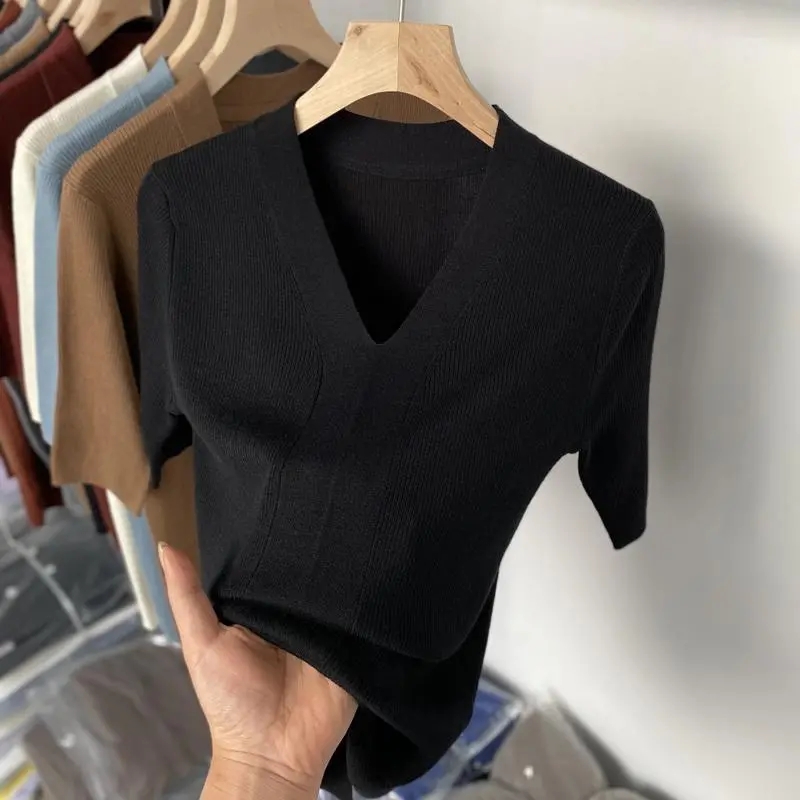 T-shirt basique à col en V et manches courtes, vêtements esthétiques fins, chemisiers d'été pour femmes, vêtements décontractés esthétiques, élégants