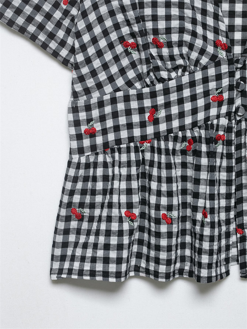 Haut brodé à carreaux pour femme, nouvelle collection été 2026, col en V, style vacances, chic et original