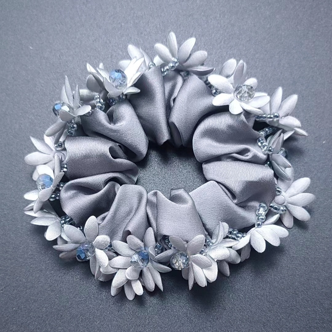 Élastique à cheveux en satin fin à motif floral, élégant, pour femme, avec strass, chouchou plissé en satin