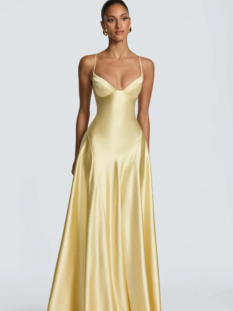 Robe longue élégante en satin uni pour femme, bretelles spaghetti, coupe trapèze, col en V, taille cintrée, collection été 2026, robe de soirée formelle pour femme