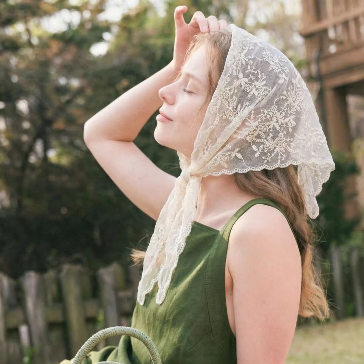 Écharpe triangulaire en dentelle française pour femme, fleur brodée, petit châle au crochet, écharpe de tête, enveloppes de sauna, bandana, vente en gros