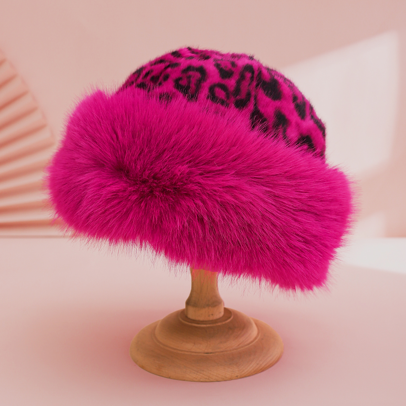 Nouveau chapeau mongole imprimé léopard transfrontalier, à la mode, chaud et doux, chapeau de pêcheur d'automne et d'hiver pour femmes, chapeau en velours