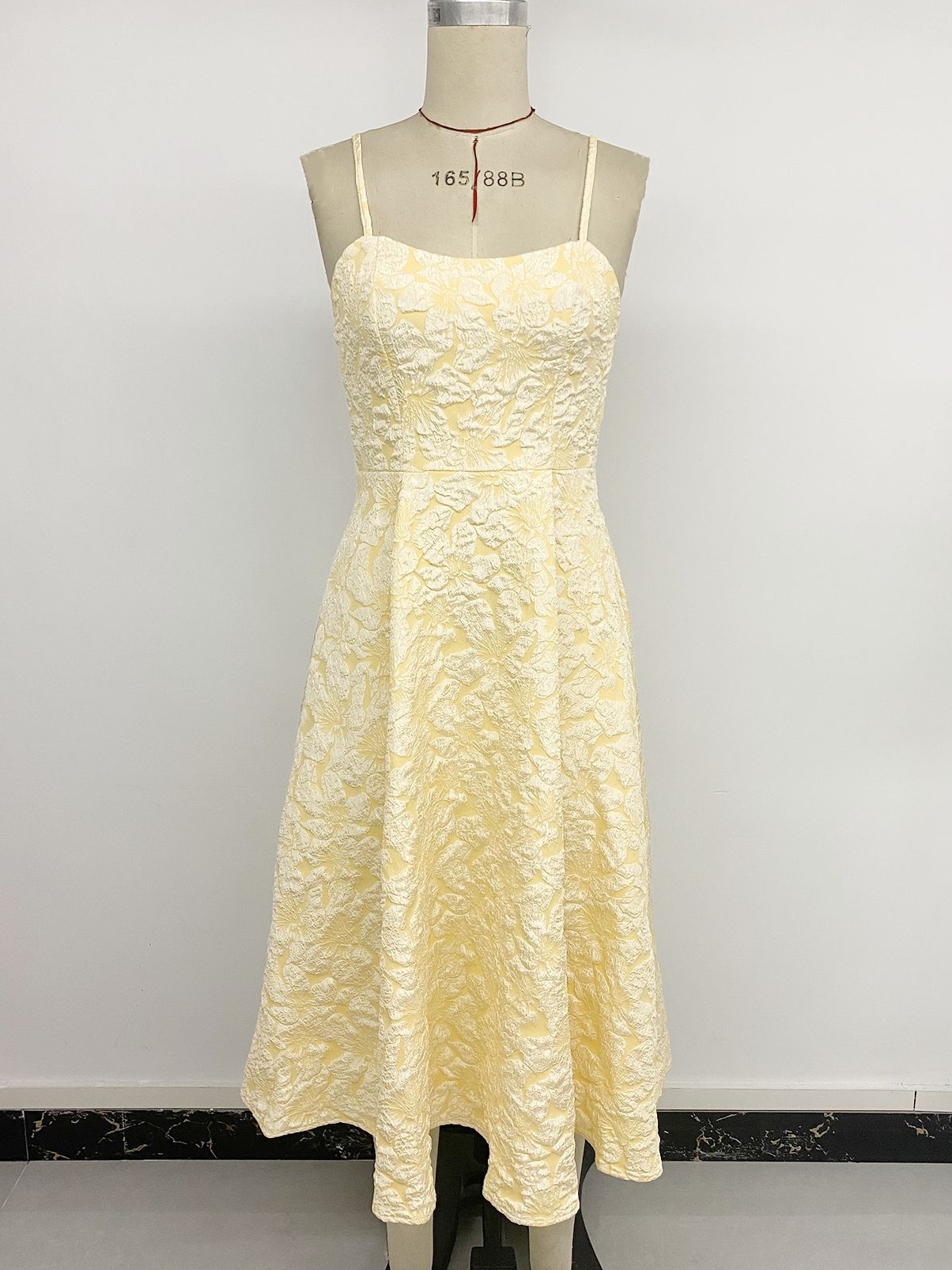 Robe d'été chic jaune en jacquard sans manches pour femme, élégante robe de soirée dos nu coupe trapèze, robe de soirée d'anniversaire féminine