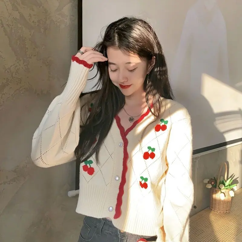 Cardigan tricoté à manches longues et col en v pour femme, haut décontracté, ample, boutons floraux, ajouré, assorti avec tout, nouvelle mode printemps automne